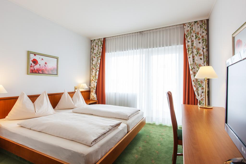 Landzeit Motor-Hotel St. Valentin الغرفة الصورة